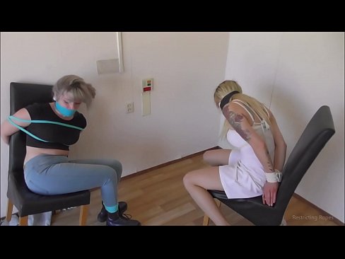 ❤️ Zasvojena / zvezana in z usti / deklica v stiski Fucking video pri nas ☑