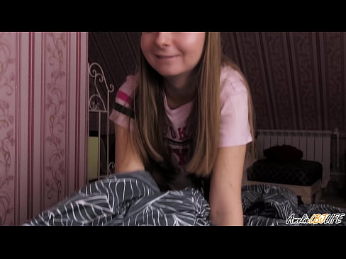 ❤️ Blondinka globoko sesa svojega prijatelja in dobi spermo v usta Fucking video pri nas ☑